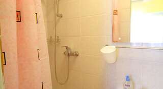 Гостиница Guest House Uyutniy Dvorik Анапа Двухместный номер с 1 кроватью или 2 отдельными кроватями-1