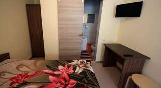 Гостиница Guest House Uyutniy Dvorik Анапа Двухместный номер Делюкс с 1 кроватью и душем-3